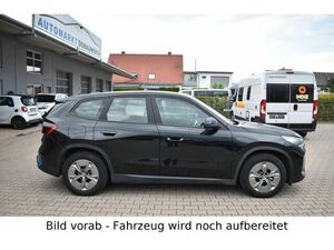 BMW iX1 30 xDrive Navi PanoDach Keyless LED...