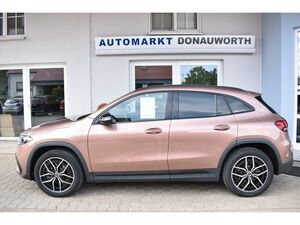 MERCEDES-BENZ EQA 250 + AMG Line Navigation Night PanoDach Kame...