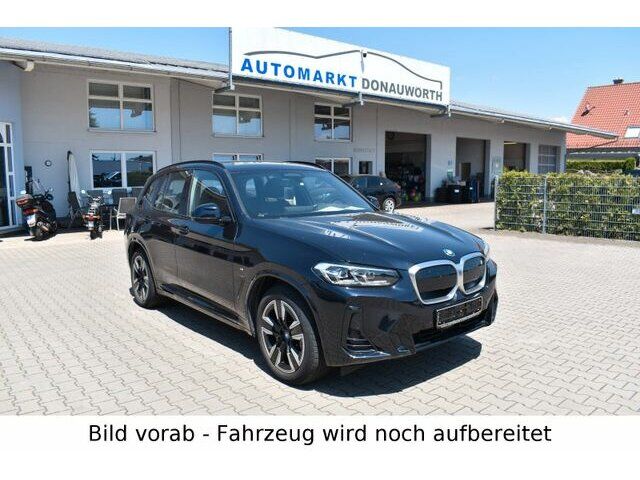 BMW iX3 Inspiring Navi AHK Panodach Abstand Kamera...