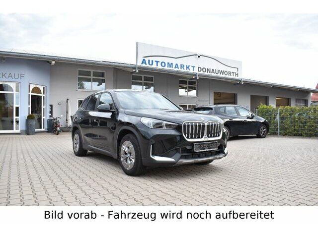 BMW iX1 30 xDrive Navi Keyless LED Parkassistent...