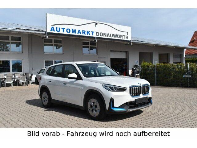 BMW iX1 30 xDrive Navi AHK LED Parkassistent...