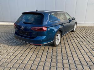 VW Passat Variant 1.5 TSI DSG Elegance AHK/PANORAMA/MATRIX/NAVI/ASSISTENZ/BUSINESS-PREMIUM/17-ZOLL