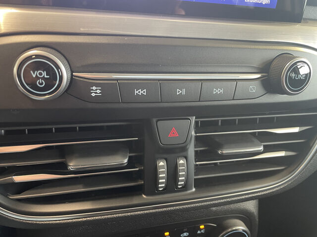 FORD Focus PDC SHZ NAVI ACC LED Ansicht 24 für Fahrzeugdetailseite