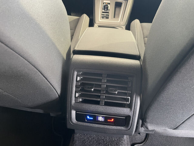 VW Golf DSG KAMERA NAVI ACC LED Ansicht 34 für Fahrzeugdetailseite