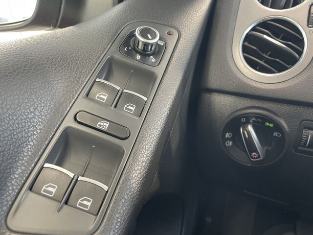 VW Tiguan KLIMA PDC SHZ XENON Ansicht 27 für Fahrzeugdetailseite
