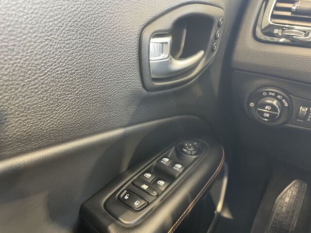 JEEP Compass LEDER KAMERA XENON NAVI Ansicht 28 für Fahrzeugdetailseite