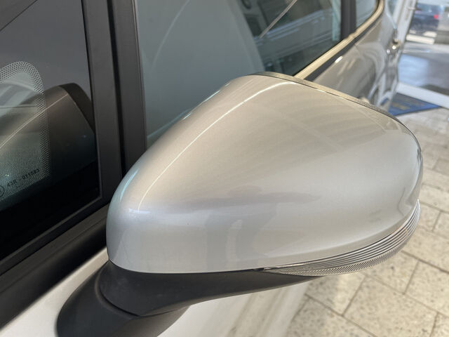 FORD Fiesta NAVI FACEL. LED Ansicht 40 für Fahrzeugdetailseite