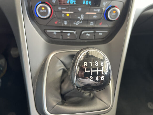 FORD Kuga AHK PDC Navi SHZ Ansicht 25 für Fahrzeugdetailseite
