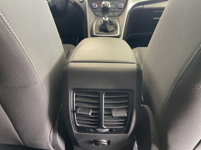 FORD Kuga AHK PDC Navi SHZ Ansicht 35 für Fahrzeugdetailseite
