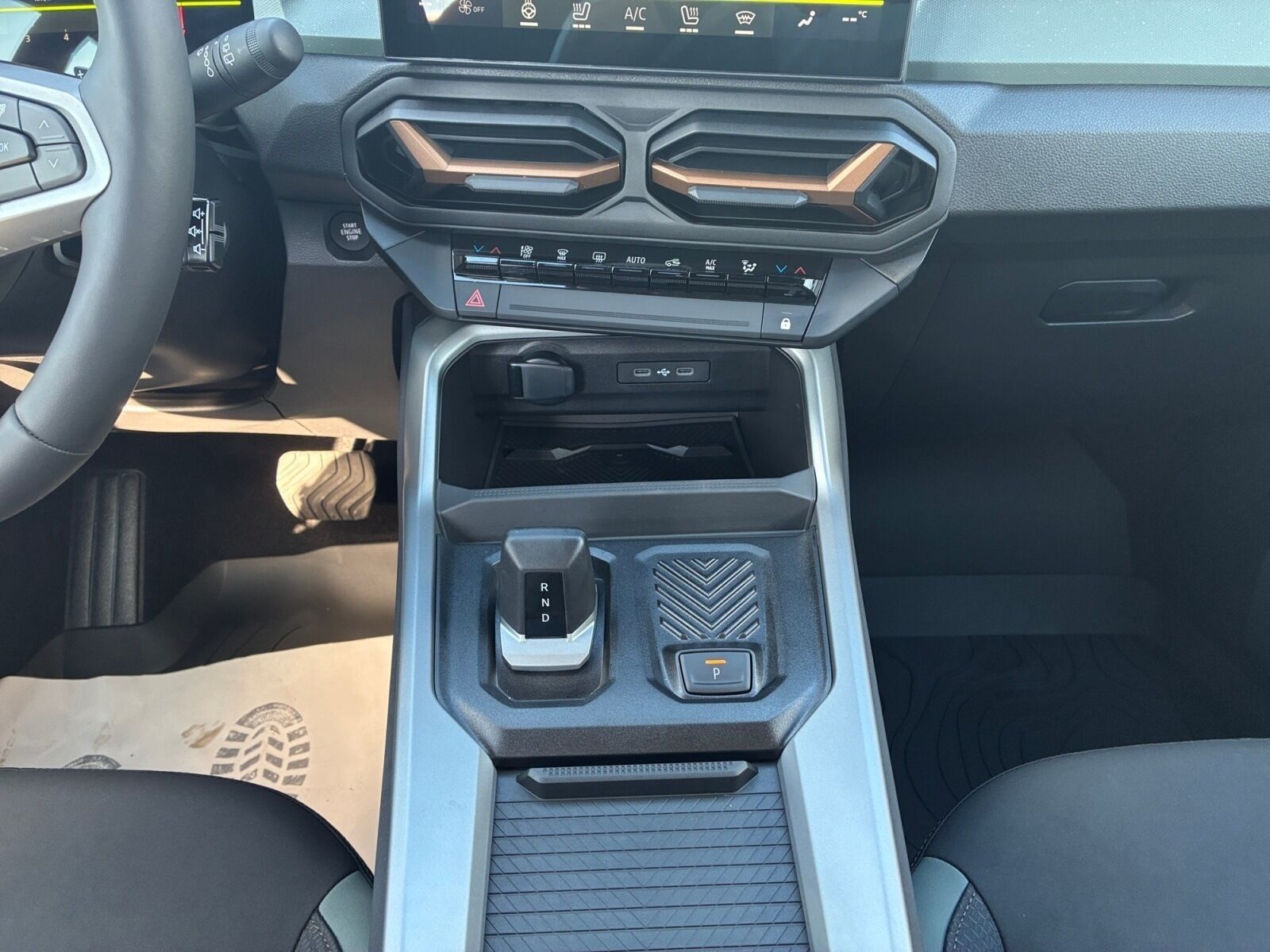 DACIA Bigster 1.8 E-TECH Hybrid 155 Expression Ansicht 10 für Fahrzeugdetailseite