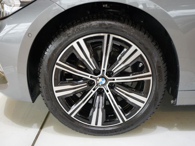 BMW 320 d Sports.HUD SurrView HiFi LiveProf.Komfz.AHK Ansicht 6 für Fahrzeugdetailseite