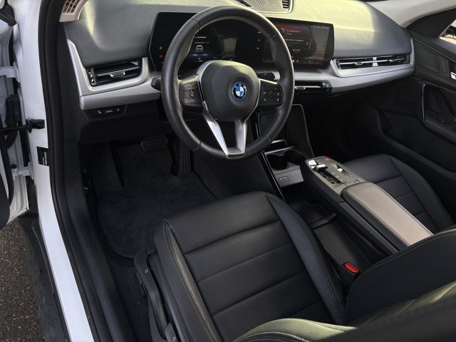 BMW iX2 x30 Leder Navi Kamera  Ad-Fahrw. ParkAss. Ansicht 12 für Fahrzeugdetailseite