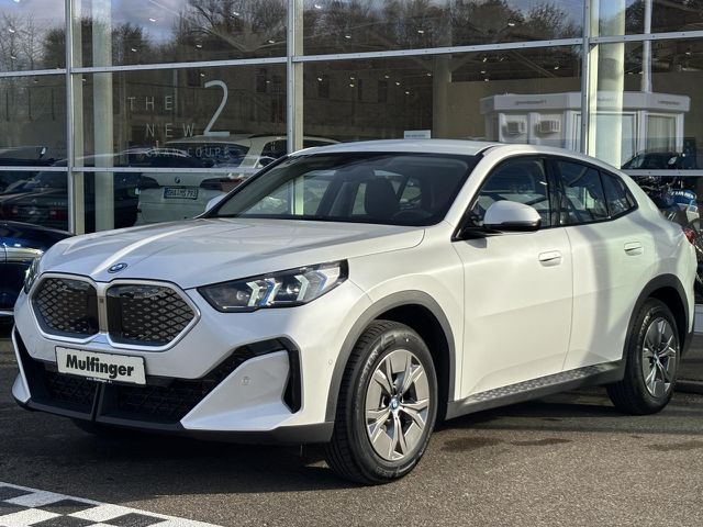 BMW iX2 x30 Leder Navi Kamera  Ad-Fahrw. ParkAss. Ansicht 3 für Fahrzeugdetailseite