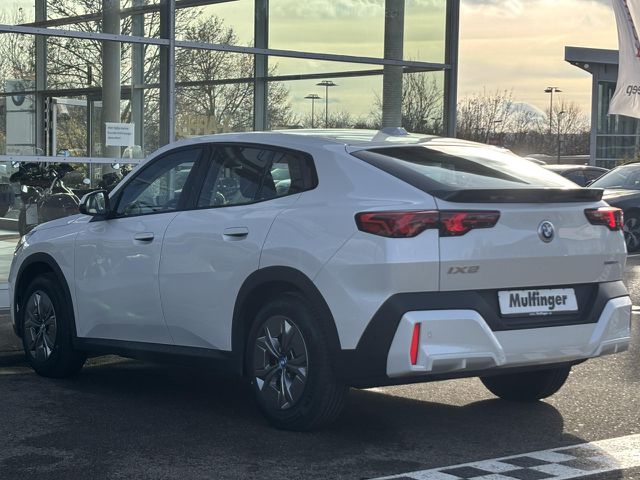 BMW iX2 x30 Leder Navi Kamera  Ad-Fahrw. ParkAss. Ansicht 8 für Fahrzeugdetailseite