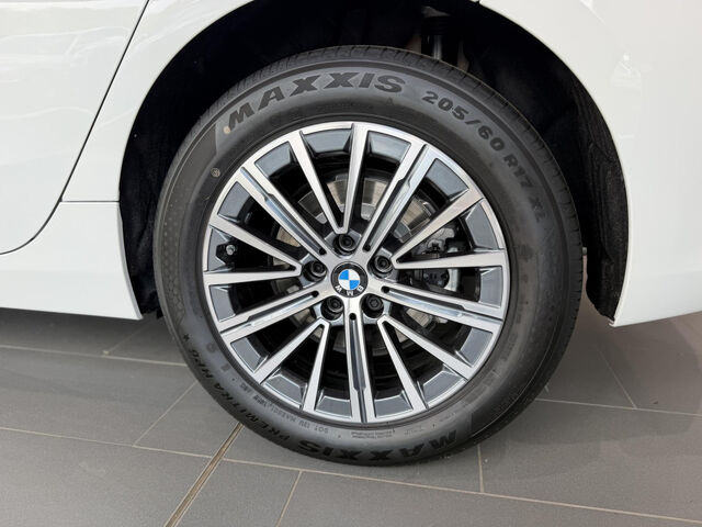 BMW 220 Active Tourer 220i ActiveT. Navi Lenkradh.Driv/Park-Ass.AHK Ansicht 8 für Fahrzeugdetailseite