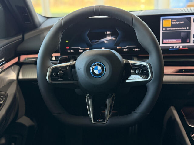 BMW i5 eDrive40 M Sport Active PDC Adaptiver LED RPA Ansicht 13 für Fahrzeugdetailseite