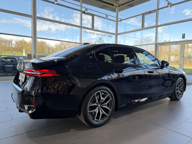 BMW i5 eDrive40 M Sport Active PDC Adaptiver LED RPA Ansicht 6 für Fahrzeugdetailseite