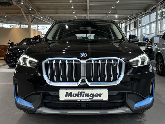 BMW iX1 x30 LiveProf.HUD Kamera DAB Adapt-Fahrwerk Ansicht 4 für Fahrzeugdetailseite