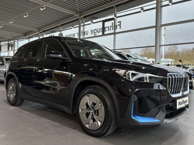 BMW iX1 x30 LiveProf.HUD Kamera DAB Adapt-Fahrwerk Ansicht 5 für Fahrzeugdetailseite