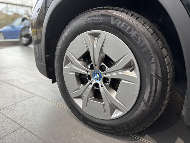 BMW iX1 x30 LiveProf.HUD Kamera DAB Adapt-Fahrwerk Ansicht 9 für Fahrzeugdetailseite