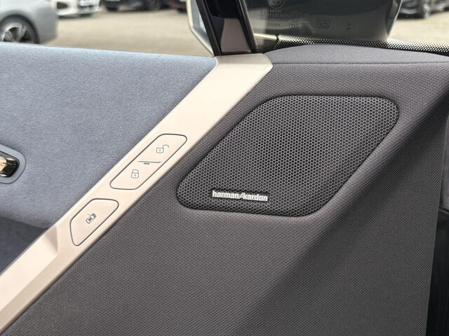 BMW iX x40 Sky HUD ACC SurView Laser Massage AHK 22 Ansicht 11 für Fahrzeugdetailseite