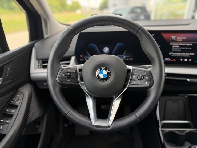 BMW 220 Active Tourer 220i AT.HUD ACC SuView Ad-LED Komfz.Sitzh.AHK Ansicht 12 für Fahrzeugdetailseite