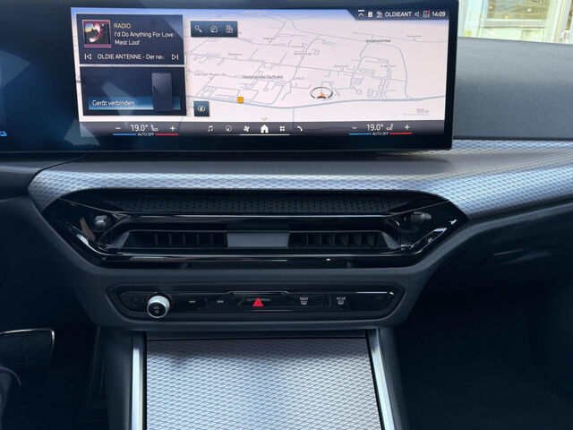 BMW 330 e Tour.M Sport SurView HUD PanoD.Har/Kar.AHK Ansicht 12 für Fahrzeugdetailseite