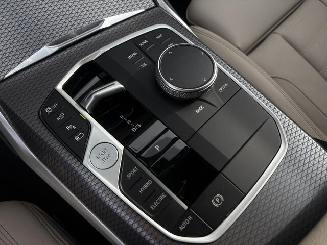 BMW 330 e xDrive Tour. M Sport HUD AHK PanoD KomfZ Adap Ansicht 12 für Fahrzeugdetailseite