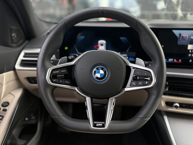 BMW 330 e xDrive Tour. M Sport HUD AHK PanoD KomfZ Adap Ansicht 9 für Fahrzeugdetailseite