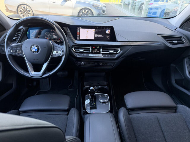 BMW 118 i DSG-Aut. Sport HUD LiveProf.HiFi Sitzh.17 Ansicht 11 für Fahrzeugdetailseite