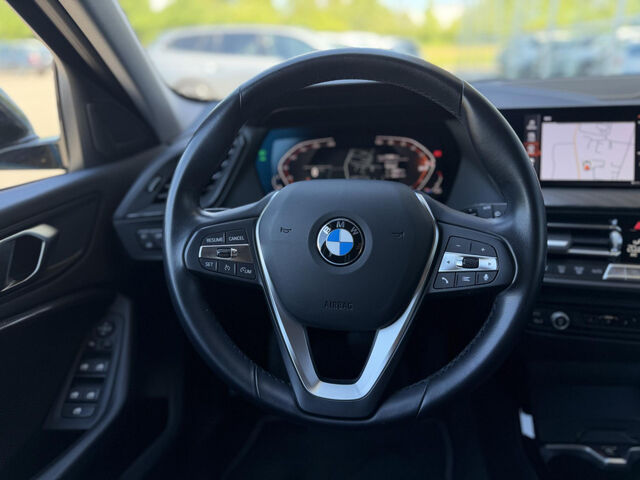 BMW 118 i DSG-Aut. Sport HUD LiveProf.HiFi Sitzh.17 Ansicht 12 für Fahrzeugdetailseite