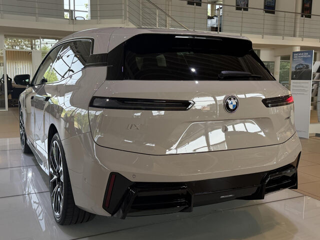 BMW iX x60 M Sport Sky KomfS+Bel+Mas.SurView AHK 23 Ansicht 5 für Fahrzeugdetailseite