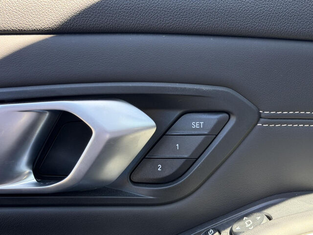 BMW 330 i xDrive M Sport Leder GlasD.Laser HiFi 19 Ansicht 14 für Fahrzeugdetailseite