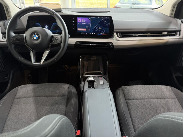 BMW 220 Active Tourer 220i ActiveTourer HUD ACC SurView LiveProf.AHK Ansicht 11 für Fahrzeugdetailseite