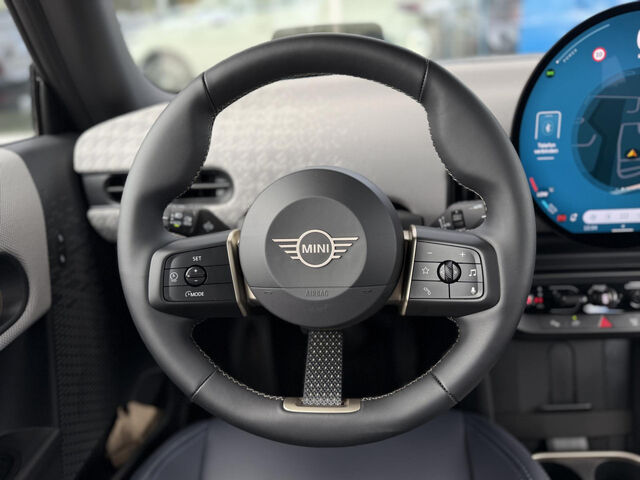 MINI Cooper C Favoured Trim Sitzh. Lenkradh. HUD 17 Ansicht 12 für Fahrzeugdetailseite
