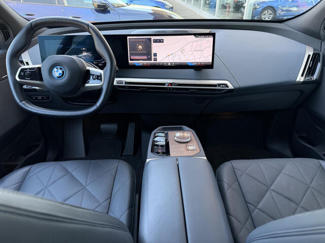 BMW iX x40 Sky Sitzbel.SuView ACC HUD Ha/Ka.AHK 22 Ansicht 11 für Fahrzeugdetailseite