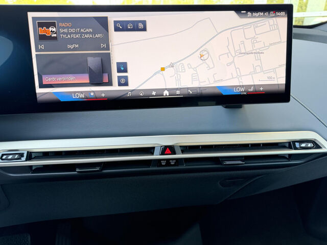 BMW iX x40 Sky Sitzbel.SuView ACC HUD Ha/Ka.AHK 22 Ansicht 14 für Fahrzeugdetailseite