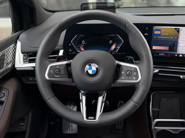 BMW 220 Active Tourer 220i AT.M Sport HUD ACC SuView PanoD.Ha/Ka 19 Ansicht 12 für Fahrzeugdetailseite