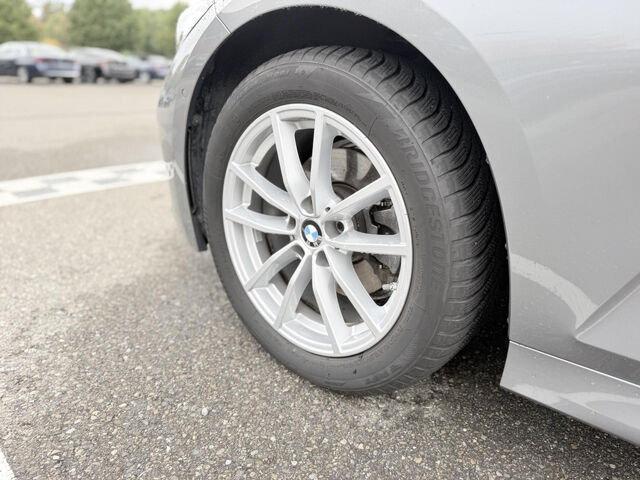 BMW 320 i T. M Sport PanoD.HUD ACC SuView LivePr.HiFi Ansicht 9 für Fahrzeugdetailseite