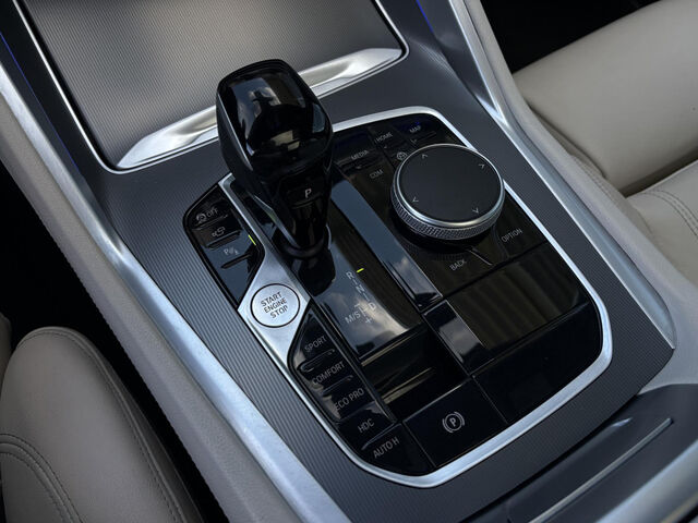 BMW X6 x30d M Sport Iconic Sky SurView LiveProf.22 Ansicht 15 für Fahrzeugdetailseite