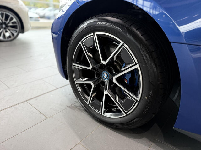 BMW i4 e40 M Sport PRO ACC SuView HUD Iconic Lordose Ansicht 9 für Fahrzeugdetailseite