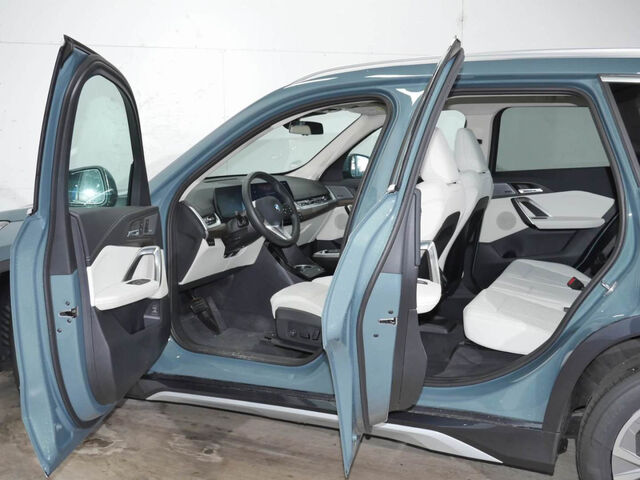 BMW X1 s20d Sports.ACC PanoD.Kamera Navi Har/Kar.AHK Ansicht 7 für Fahrzeugdetailseite