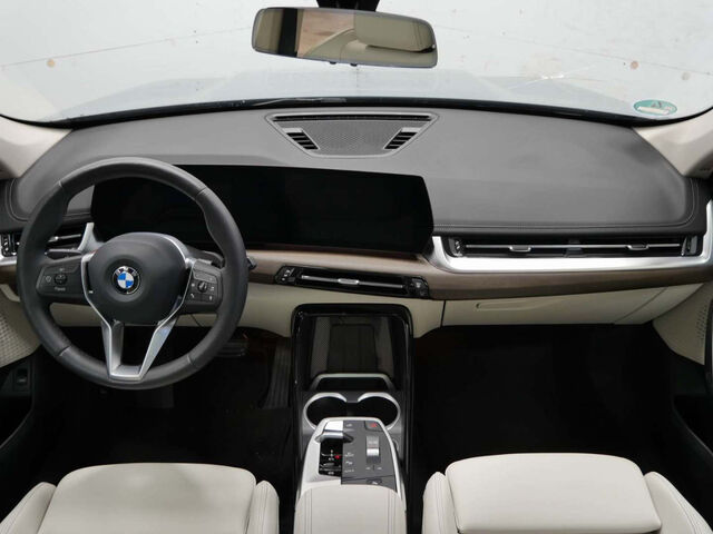 BMW X1 s20d Sports.ACC PanoD.Kamera Navi Har/Kar.AHK Ansicht 8 für Fahrzeugdetailseite