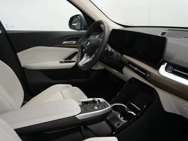BMW X1 s20d Sports.ACC PanoD.Kamera Navi Har/Kar.AHK Ansicht 9 für Fahrzeugdetailseite