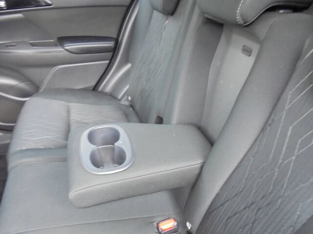 MITSUBISHI Eclipse Cross 1.5 T-MIVEC CVT 2WD Intro Edition (GK0) Ansicht 16 für Fahrzeugdetailseite