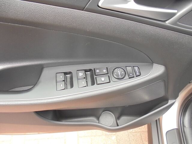 HYUNDAI Tucson 2.0 CRDi A/T 4WD Advantage Ansicht 6 für Fahrzeugdetailseite