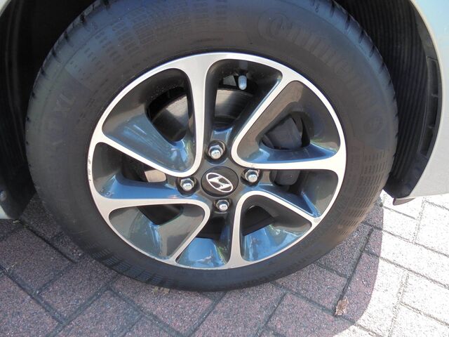 HYUNDAI i10 FL MY19 1.2 Benzin M/T Style Navi, Glasdach Ansicht 14 für Fahrzeugdetailseite