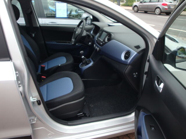 HYUNDAI i10 FL MY19 1.2 Benzin M/T Style Navi, Glasdach Ansicht 3 für Fahrzeugdetailseite
