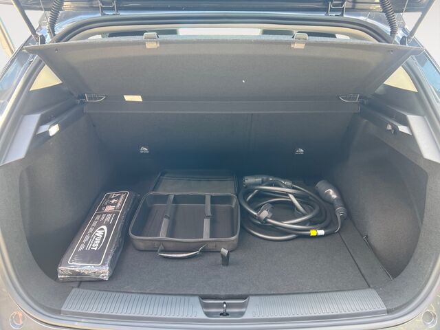 MG MG4 EV Premium 64 kWh 360 Grad Kamera Wärmepumpe Navigation AppleCarplay Teilleder Ansicht 12 für Fahrzeugdetailseite