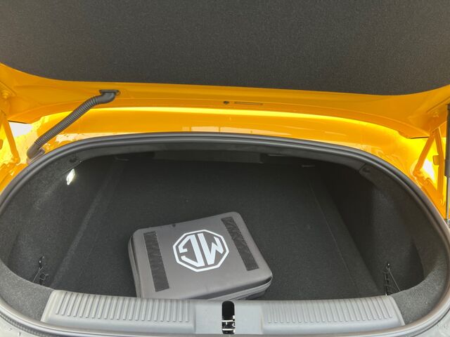 MG Cyberster XPOWER 77 kWh Cabrio 510 PS ALLRAD BOSE ALCANTARA 360-GRAD-KAMERA APPLE CARPLAY Ansicht 12 für Fahrzeugdetailseite